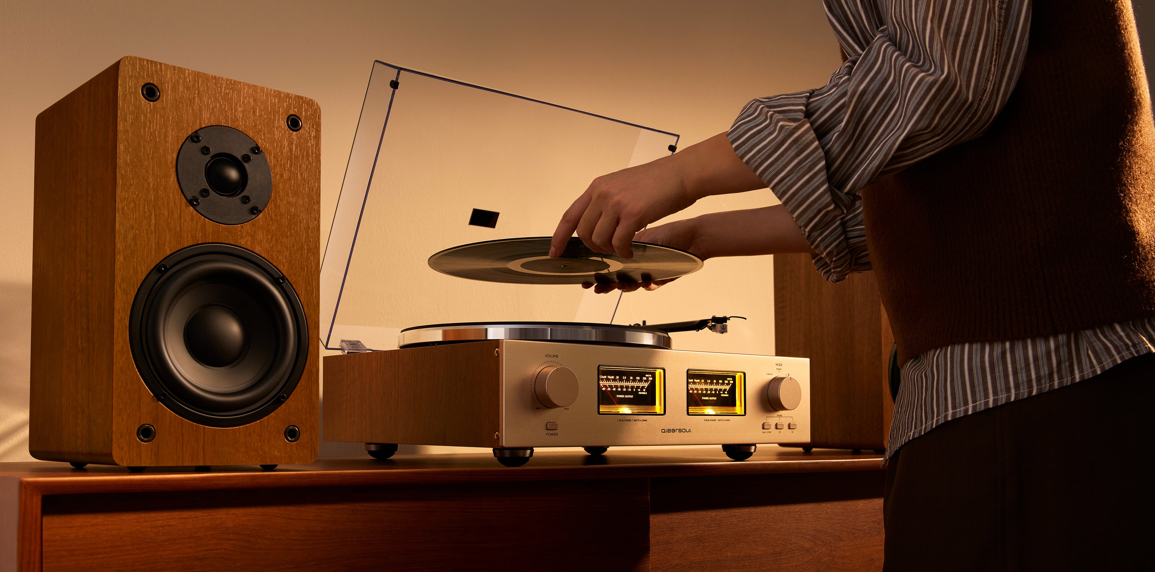 Qlearsoul HiFire X Vinyl Record Player with Stereo Speakers Homepage 1-1_20251021
