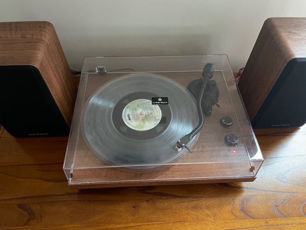 Qlearsoul SoulBox S1 vinyl record player review – Nostalgic with a sleek design