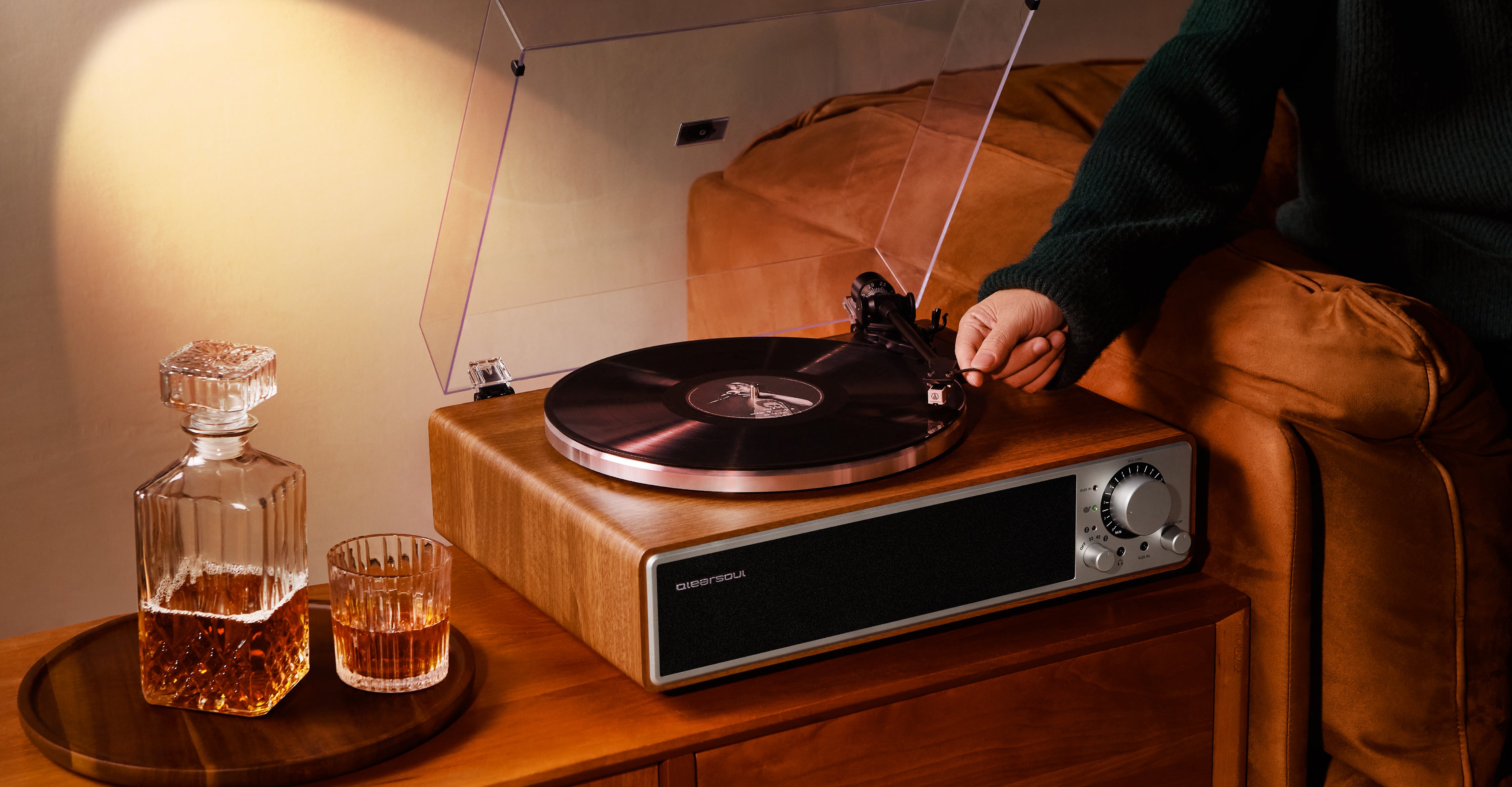 Qlearsoul ONE-Q Vinyl Record Player Lifestyle Image A Moment Made for Vinyl  3841*2001