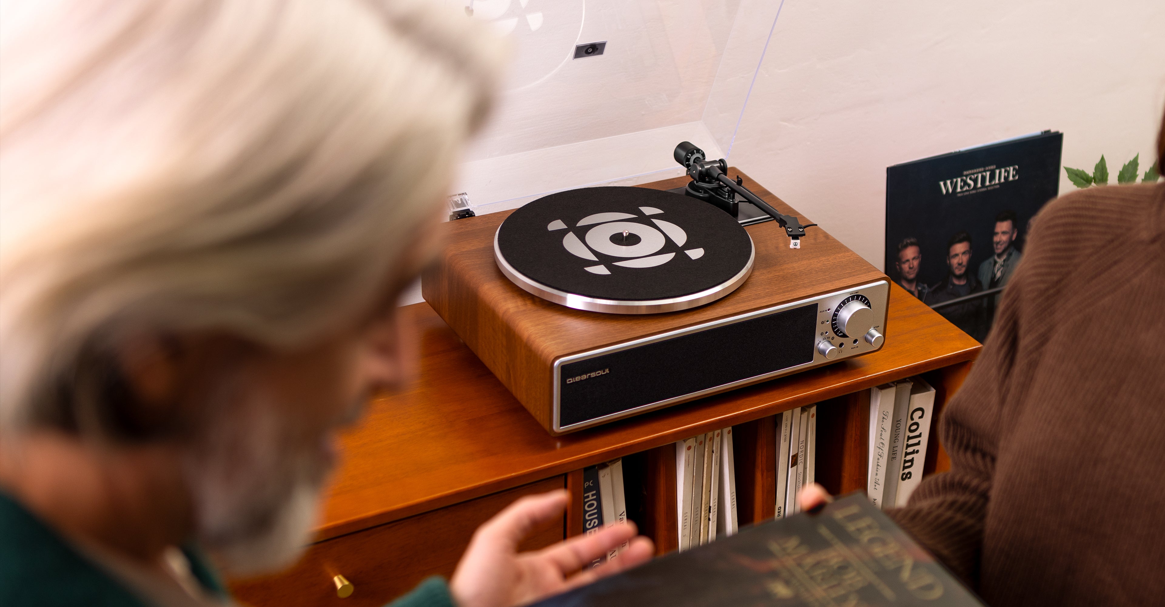 Qlearsoul ONE-Q Vinyl Record Player Lifestyle Image Music That Connects Generations From Bob Marley to Westlife, vinyl brings stories to life 3842*2002