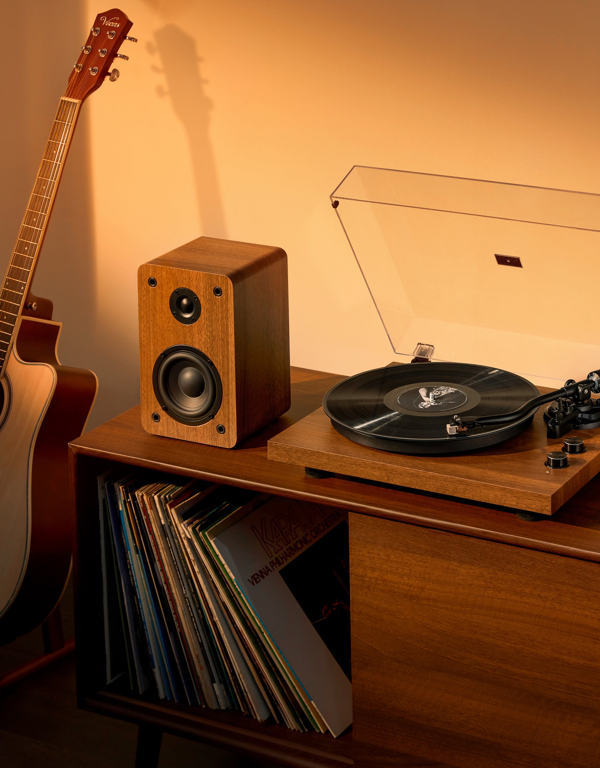 Qlearsoul SoulBox S1 Vinyl Record Player with Stereo Speakers Walnut Lifestyle Image 2000*2560