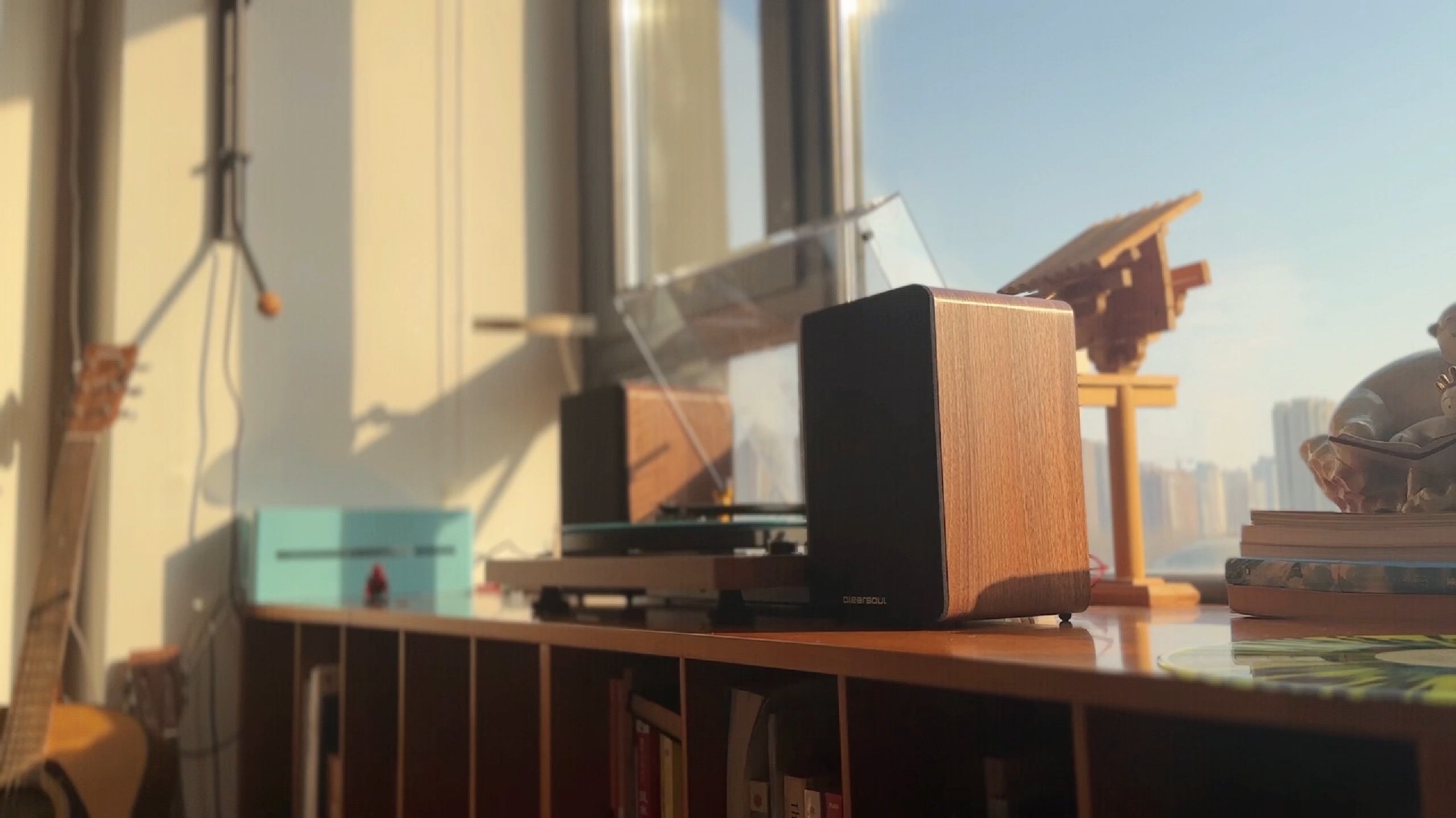 Tanzen Sie in den Tag mit QlearSoul SoulBox S1 – Vinyl Magic und Sunshine Vibes